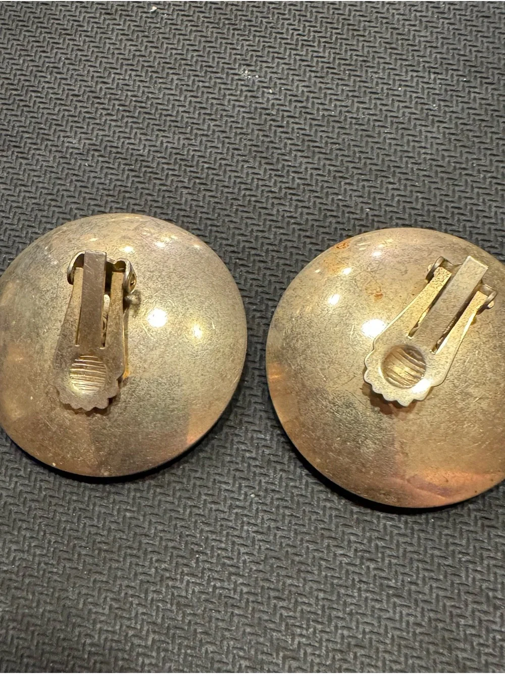 Vintage Gold Tone Clip on Earring Ft a classic concentric circular design
